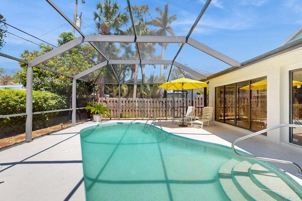 Pet Friendly home, private pool with heat included, enclosed yard, fire pit, bikes