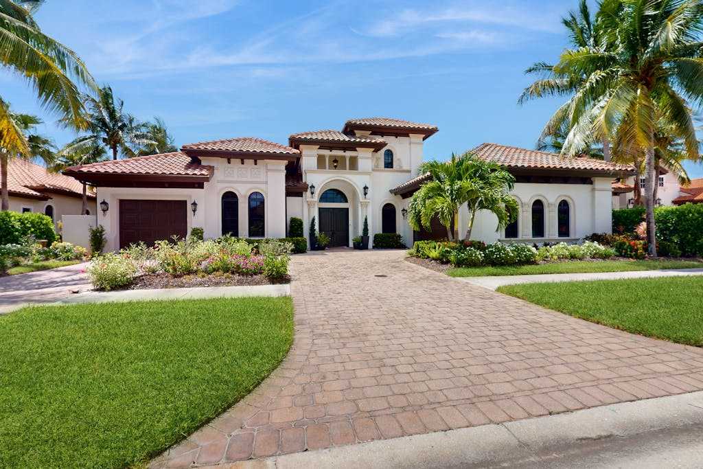 Deluxe home in a resort community with amazing views pool & hot tub