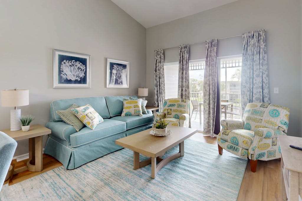 Family friendly lakefront condo with pool hot tub & golf