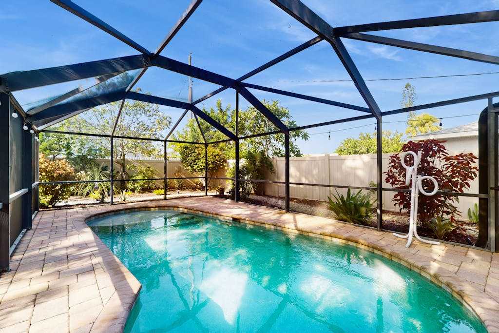 Contemporary & cozy home with heated pool central location close to beaches