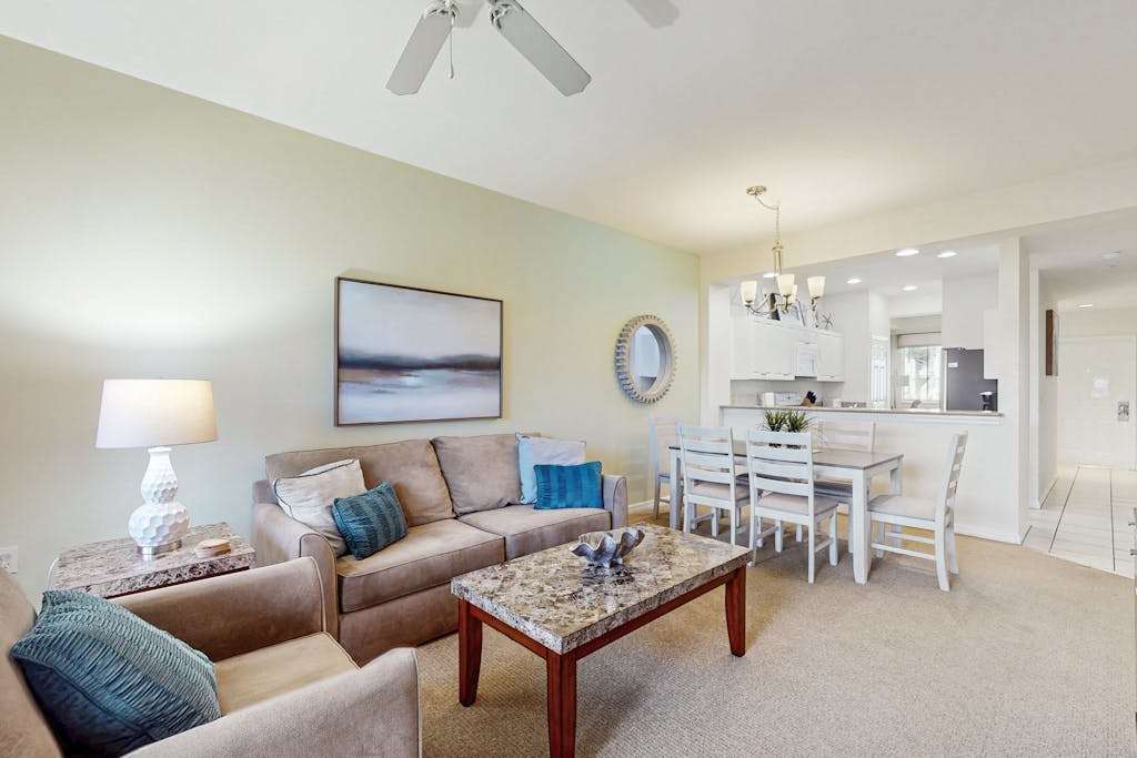 Water view condo with access to community amenities wifi & outdoor private patio