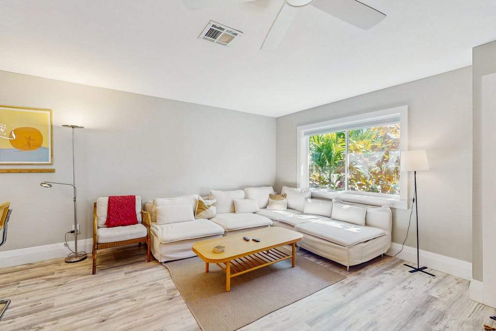 Centrally located cozy gem close to beaches golf & downtown WIFI & WD