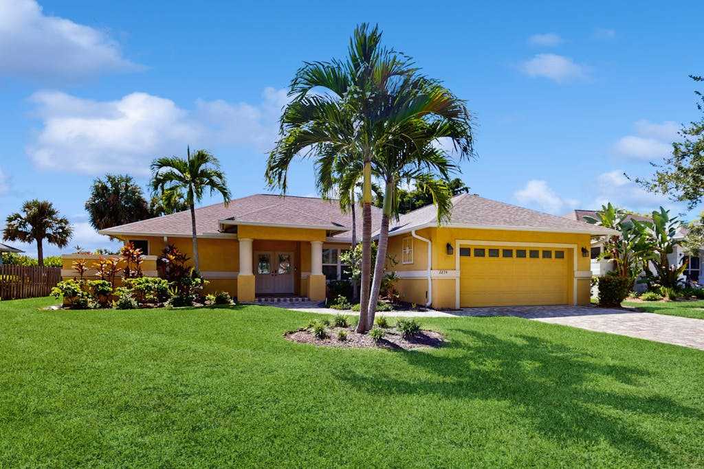 Coastal home with private heating optional pool lanai & internet