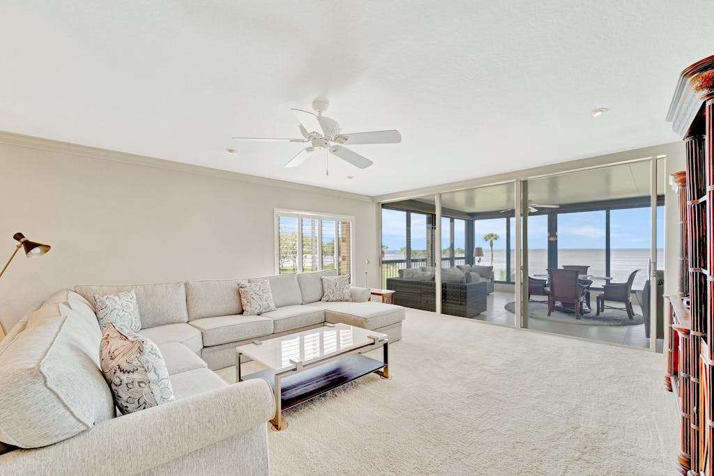 Gated Riverfront Condo withSnowbird Appeal 30 Day Stay Required