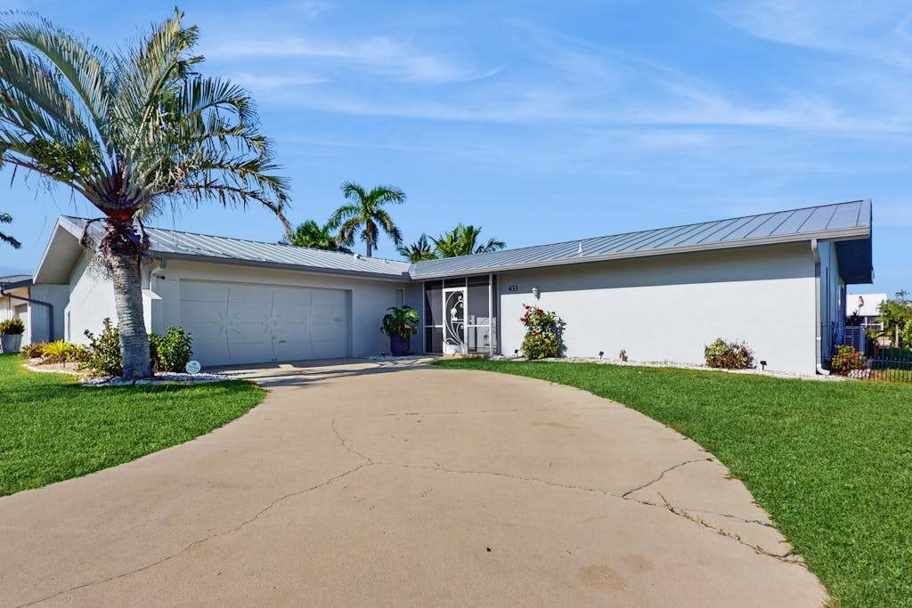 Snowbird Paradise withPool Game Room & Pet Friendly
