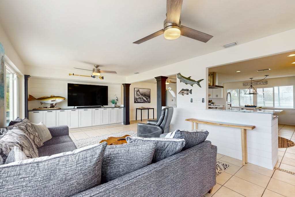 Waterfront Paradise - Heated Saltwater Pool Private Dock Snowbird Friendly