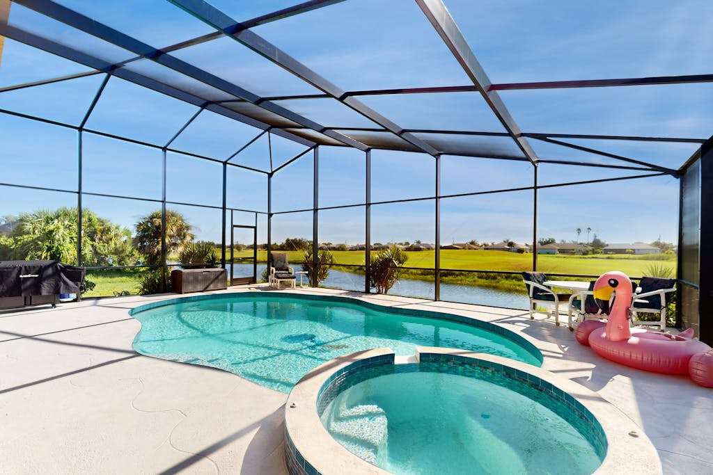 Coastal home on golf course with water view private pool & spa AC washer & dryer Wifi