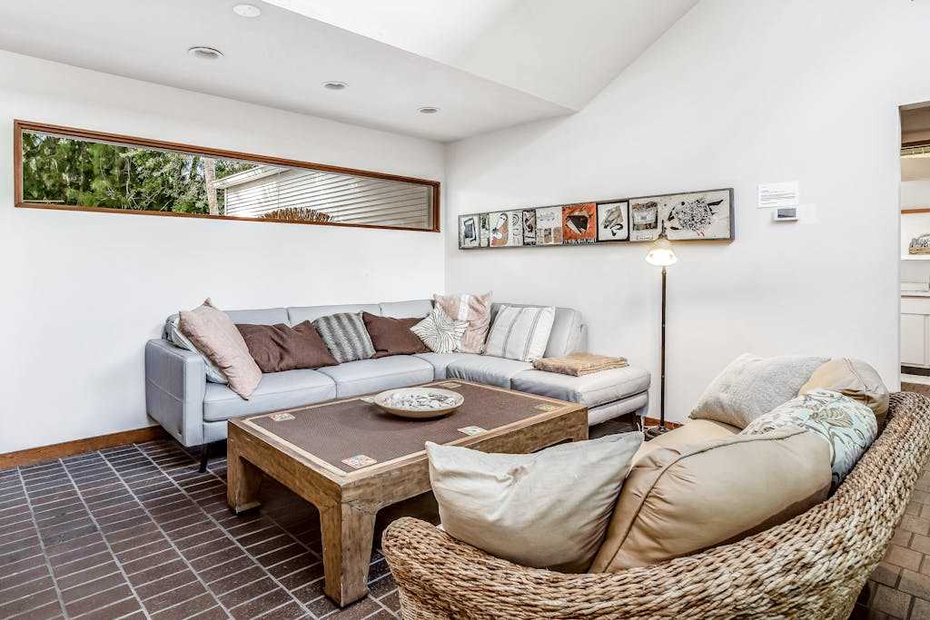 Chic Home With Private Pool Hot Tub & Covered Lanai Snowbirds Welcome