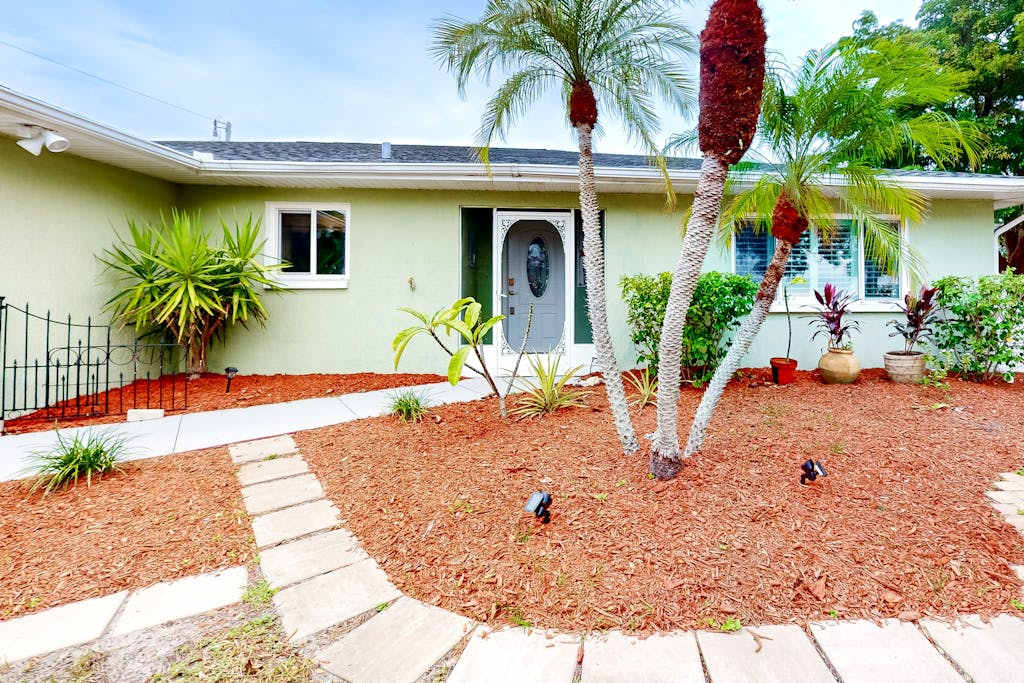 Spacious property with separate living quarters pool & lanai dog friendly