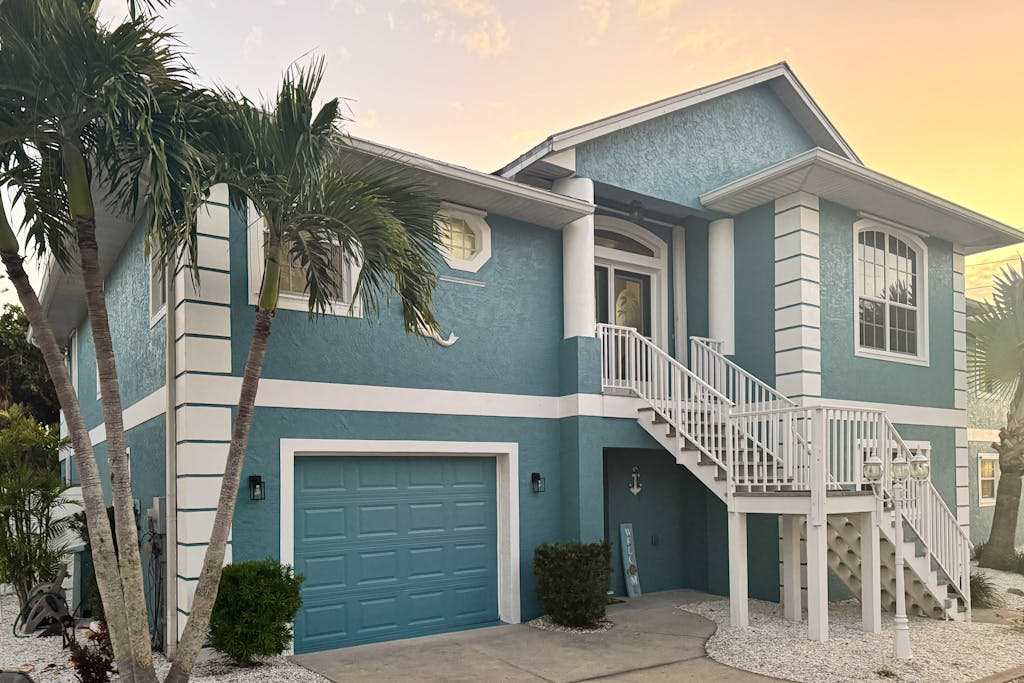 Spacious coastal getaway steps to the beach with bikes & high speed internet