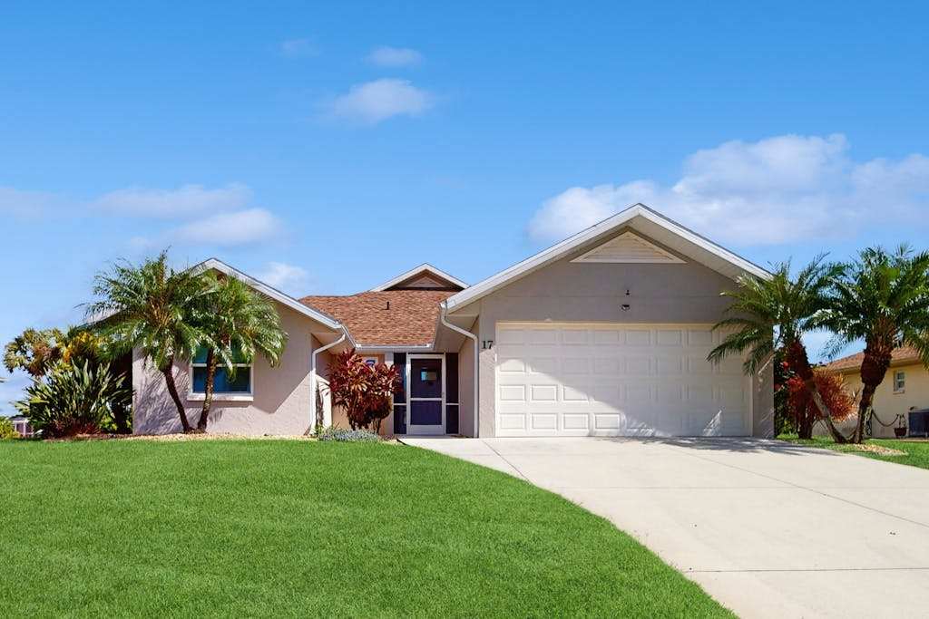 Dog friendly home with heating optional pool lanai & washer & dryer