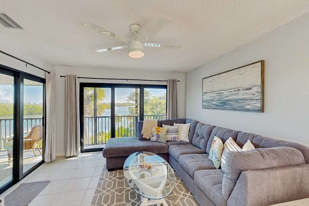 Relaxed island condo with private beach & bay access pool