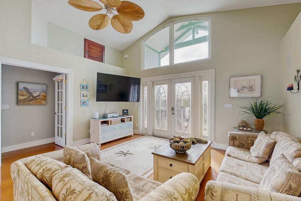 Canal front home with in ground pool wifi private dock & water access