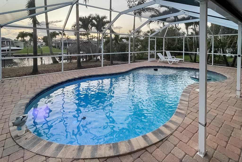 Coastal home with Private pool Waterfront washer & dryer Wifi