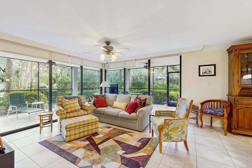 Quaint condo withprivate patio wifi & access to community amenities