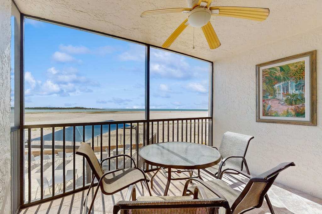 Beachfront condo with balcony community pool & Wifi