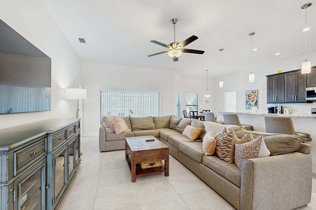 Spacious coastal home dog friendly private heated pool & close to everything