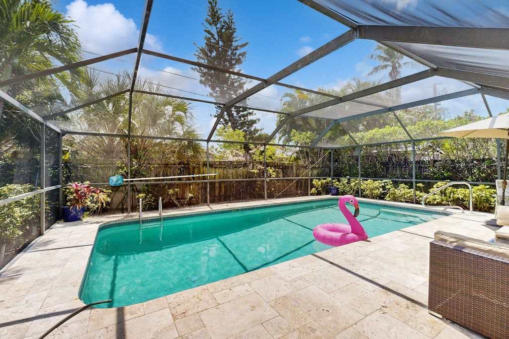 Gorgeous coastal home dog friendly & private pool