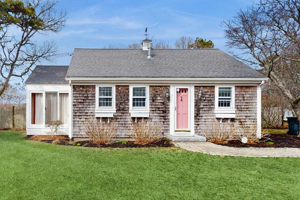 Quaint Chatham home with beautiful backyard & furnished multi-level deck, dogs OK