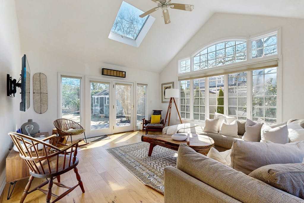 A well-appointed getaway near beach, Wifi, Gas grill, Fireplace