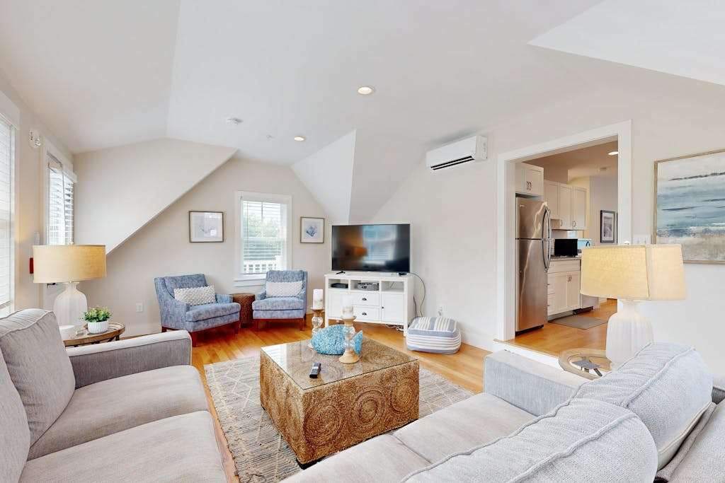 New Lavish Condo in Heart of Downtown Chatham - Walk to Dining, Shops & Beach