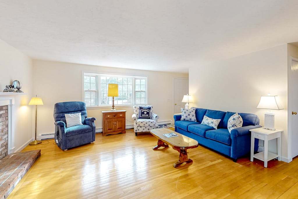 Friendly retreat with a deck, AC, and board games - stellar central location