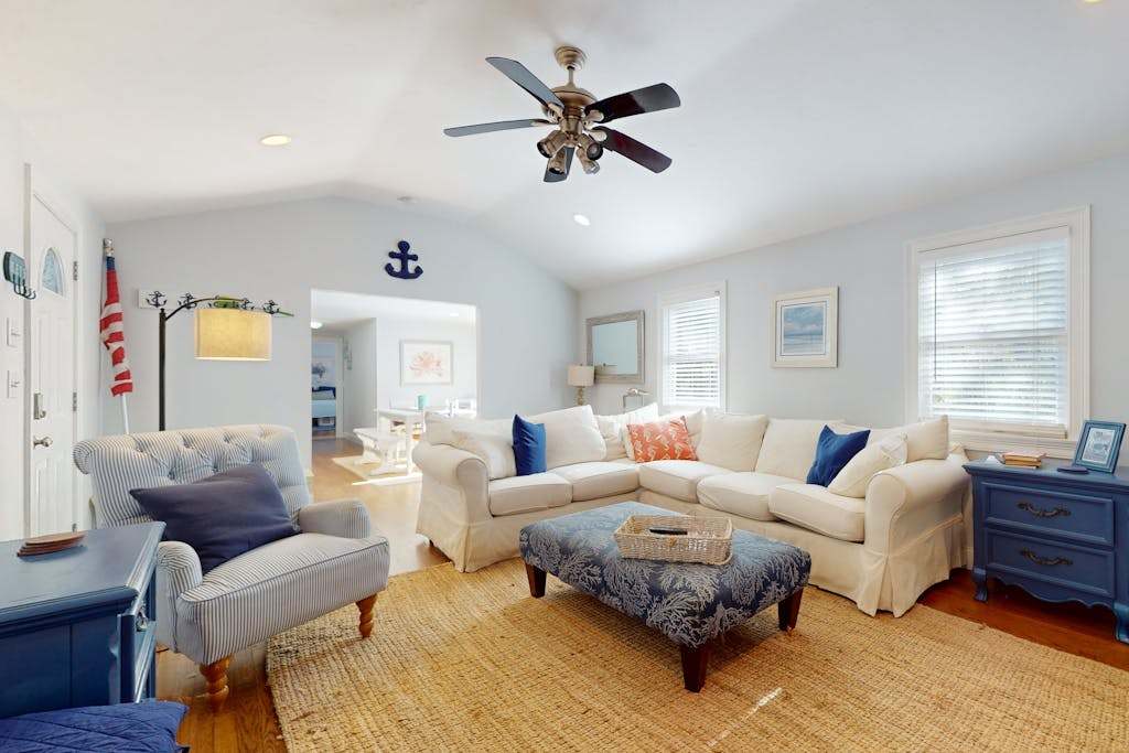 Private Cape house close to the beach with patio, washer & dryer, & AC