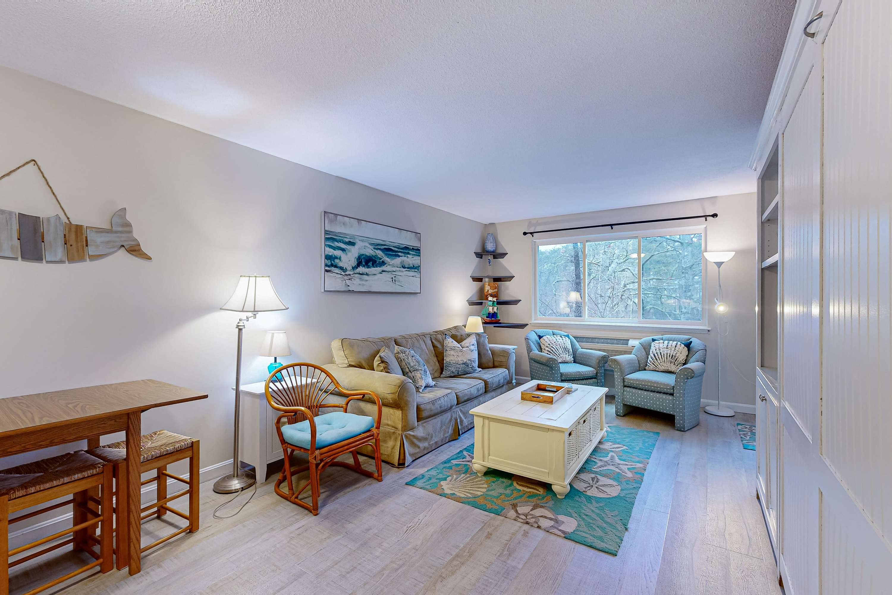 Cozy condo with golf course view, balcony, washer & dryer, AC, & games