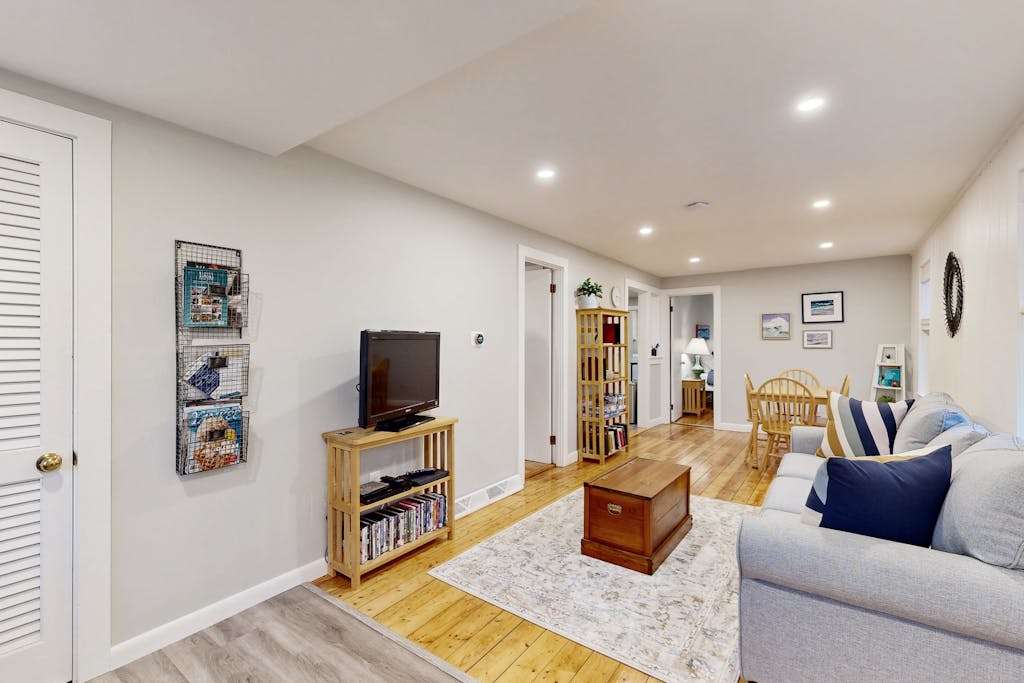 Cozy home close to the beach with patio, washer & dryer, & Partial AC
