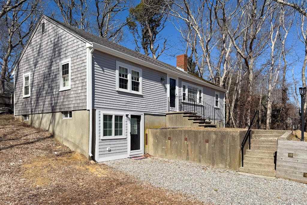 Beautifully renovated home near Scargo Lake with deck, washer & dryer, AC, games, & yard