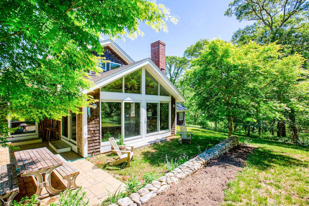 Private Hillside Home, Fully Equipped Kitchen, Dog-Friendly, air conditioning, washer & dryer