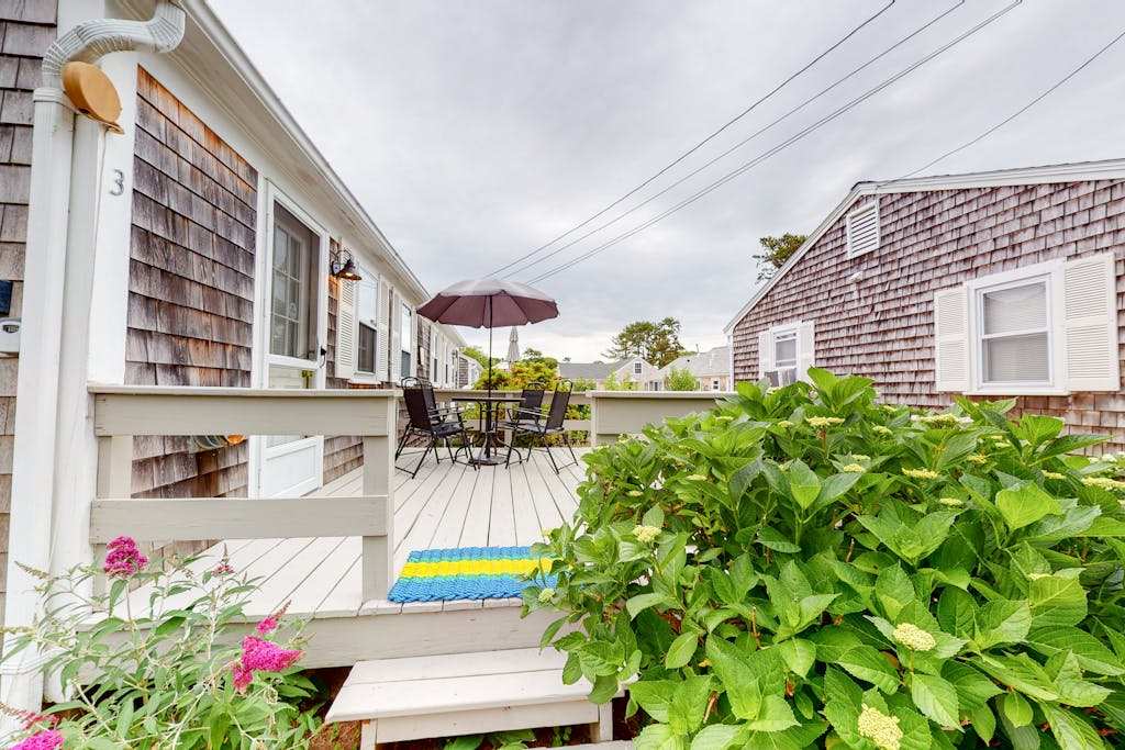 Family-friendly house withgas grill, deck, streaming services - near Haigis Beach