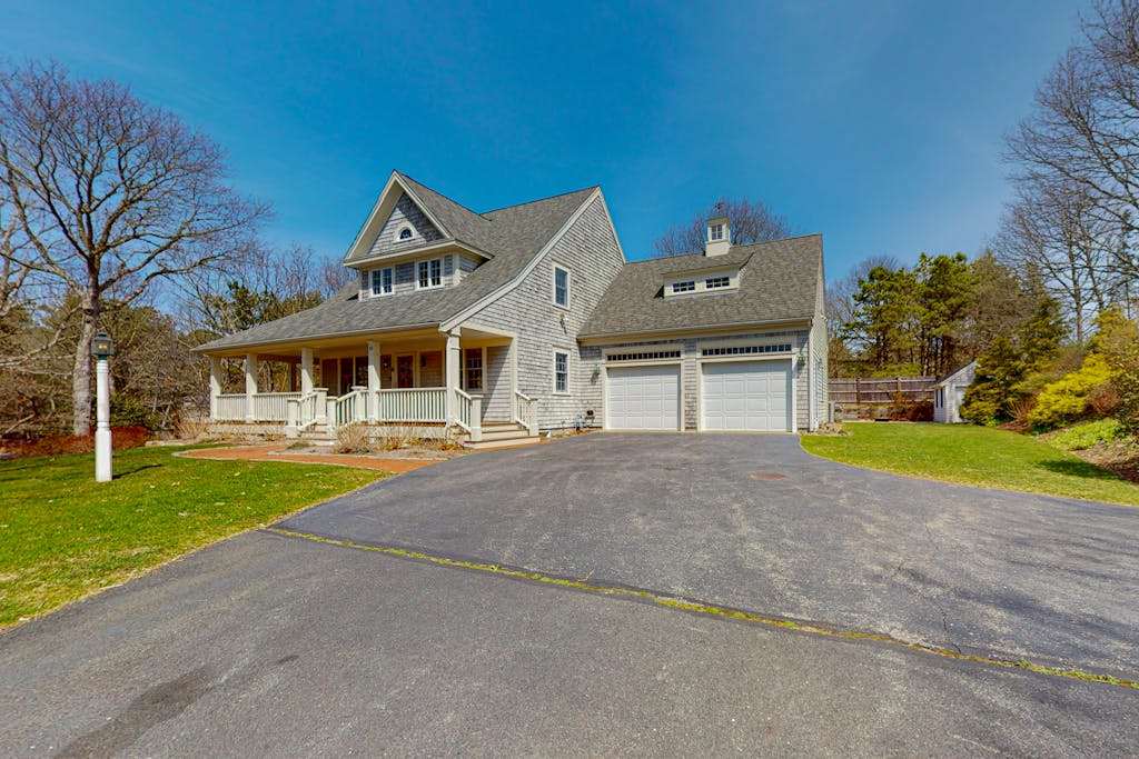 Idyllic home on half-acre with amazing location, 3 living areas, central AC, washer & dryer
