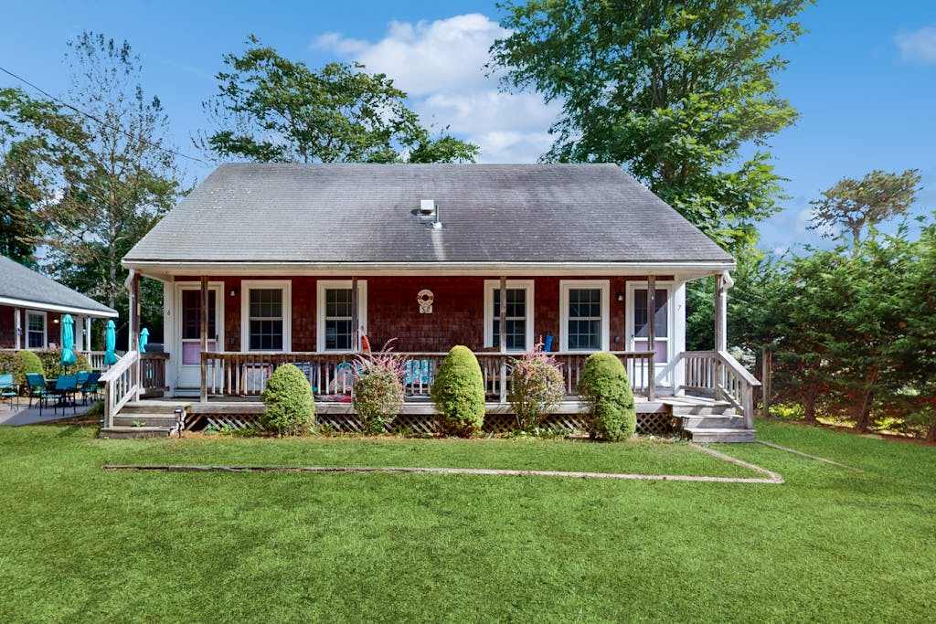 Dog-friendly duplex with decks, fast WiFi & centralAC - walk to Sea Street Beach