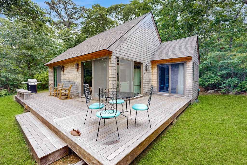 Peaceful, dog-friendly home on 3 acres with lovely yard, near beaches
