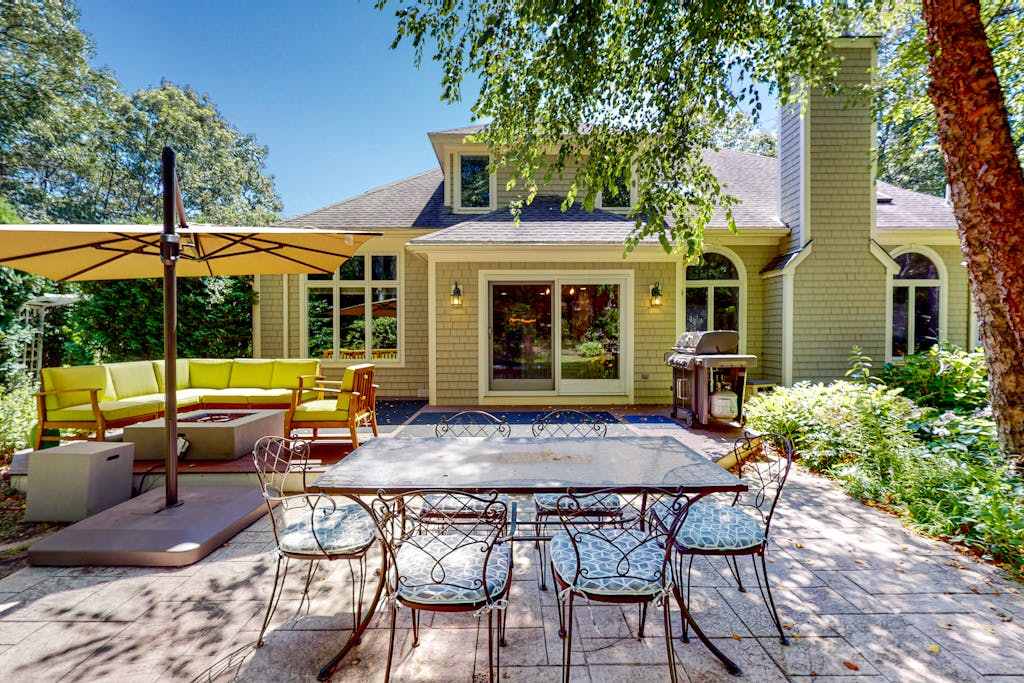 Inviting home with charming outdoor area & firepit - short drive downtown