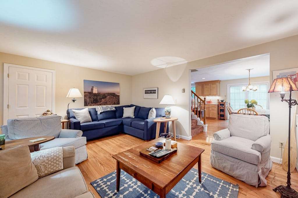 Inviting home near town and the beach with fast WiFi and private washer & dryer
