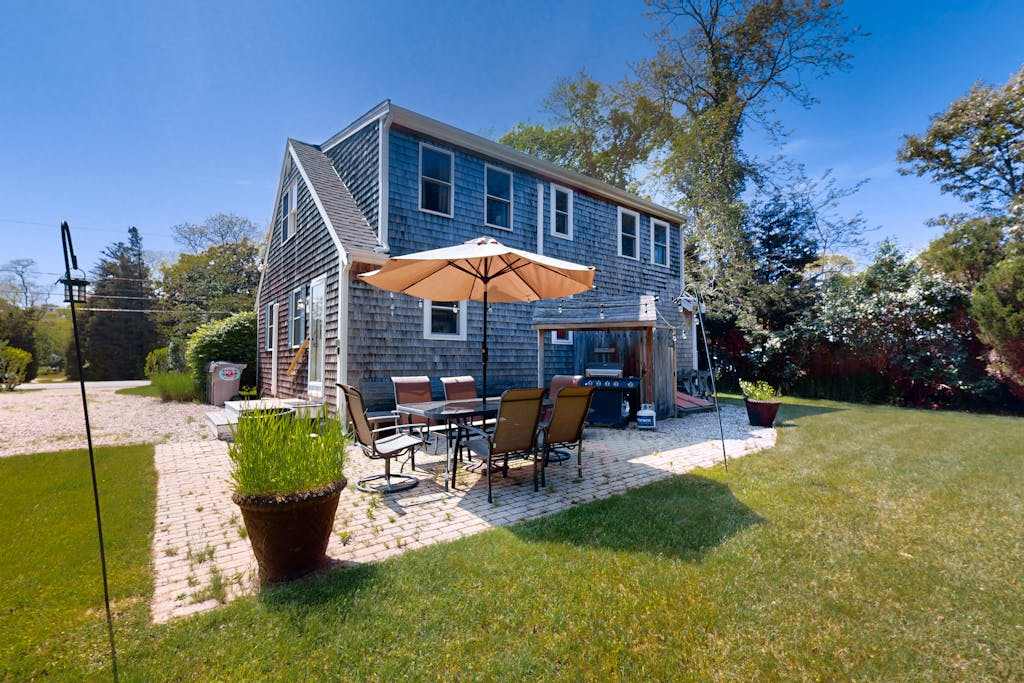 Charming home by the cape with firepit, fast WiFi, & washer & dryer