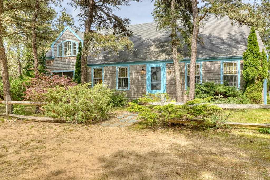 Charming home set on private lot with WiFi, sunroom, washer & dryer, & great location