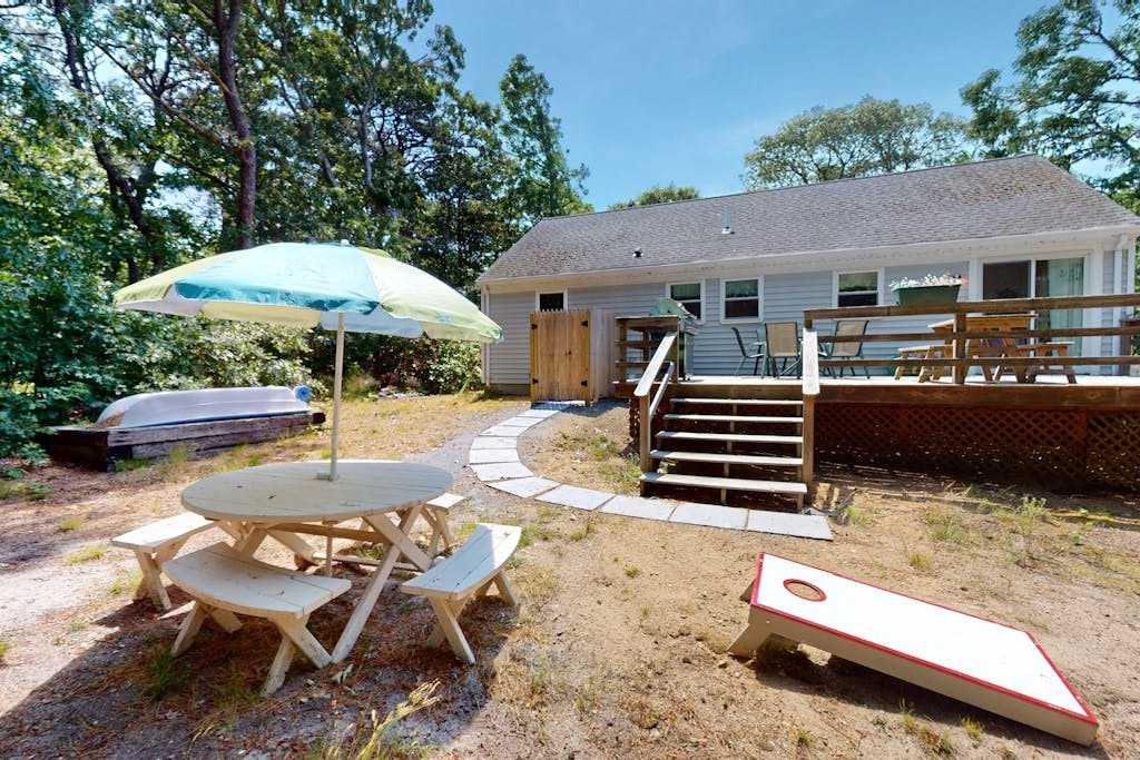Centrally located home near Nauset Light, Coast Guard Beach & Cape Rail Trail