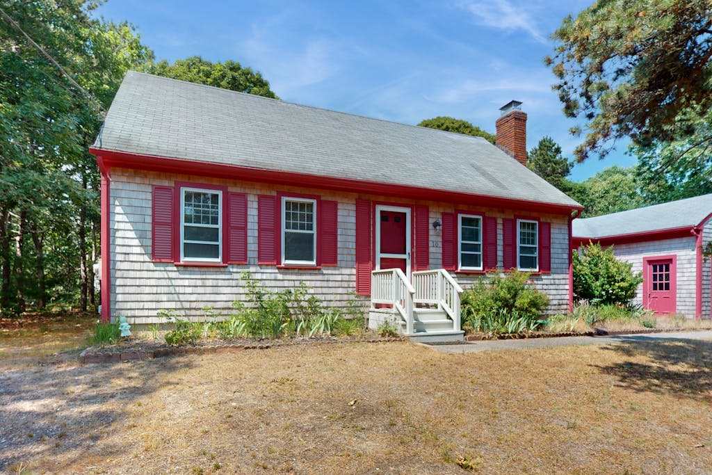 Cape Getaway -walk to restaurants & shops, near bay & ocean beaches & rail trail