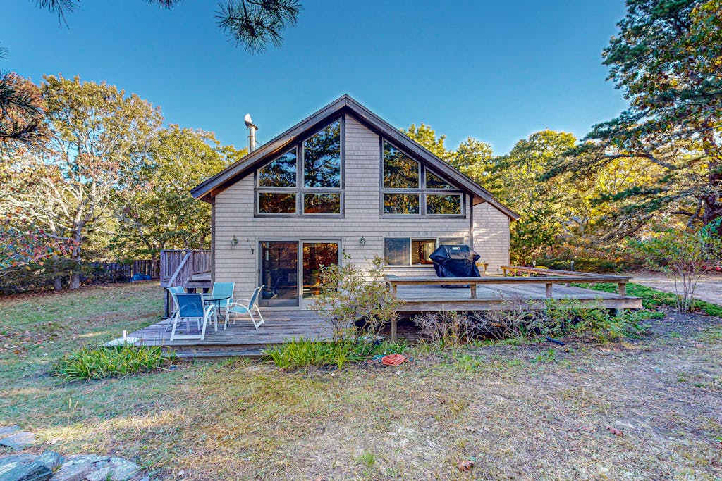 Centrally located Island getaway with bike path access, patio, washer & dryer, & games