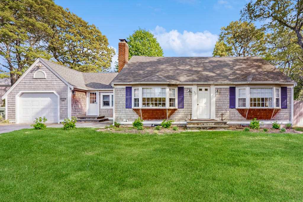 Fantastic home near town & beach with fast WiFi, lawn games, play station & more