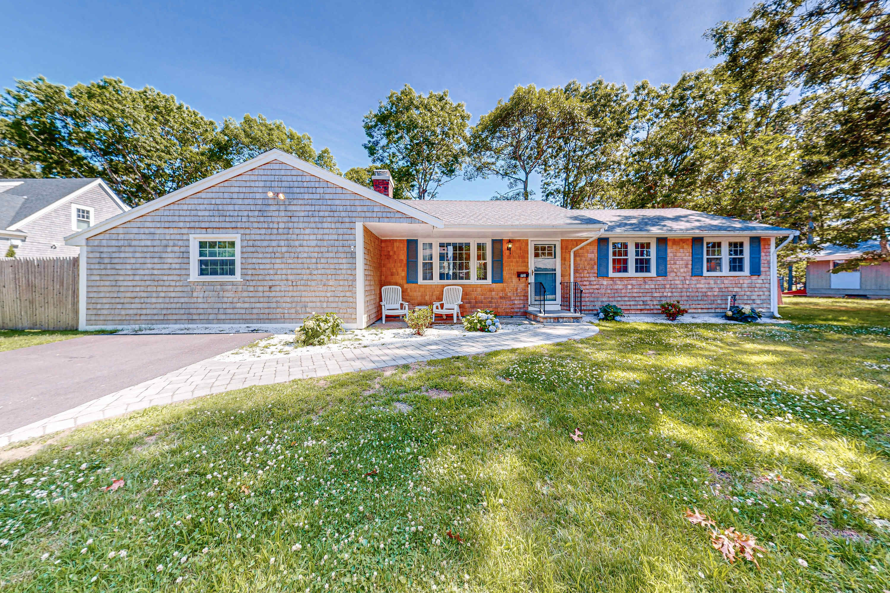 Private house close to beach & playground with grill, outdoor shower, & patio