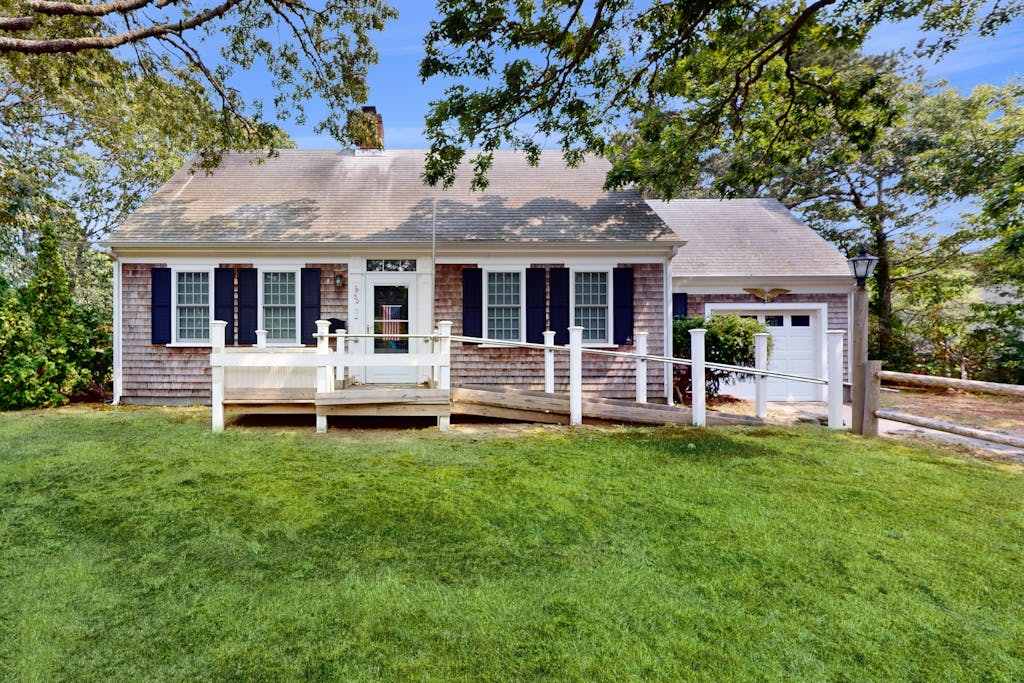 Cozy Cape style home near the beach and ferry with patio, washer & dryer, & AC