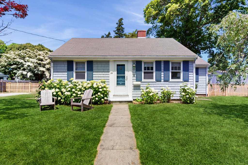 Cape house with AC, walk to Park, ferries, dining & shops, close to rail trail