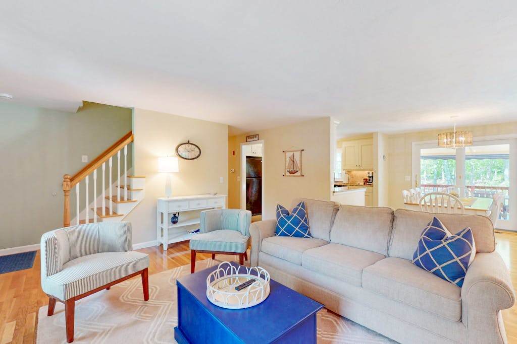 Peaceful beach retreat - private yard, close to beaches, Chatham & rail trail