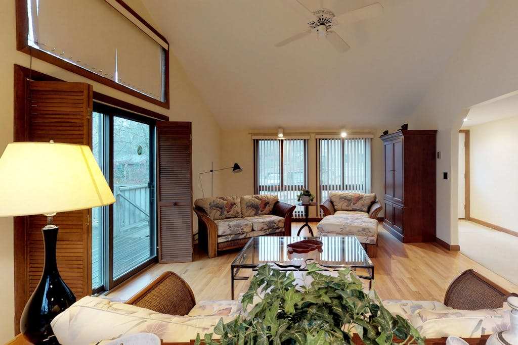 Tranquil Home with Private Deck - Walk to Beaches and Downtown Oak Bluffs