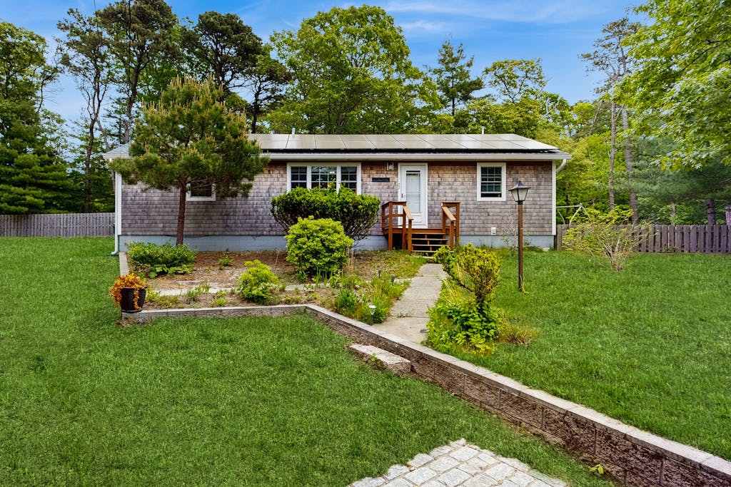 Quaint, ranch style home in Oak Bluffs with central air