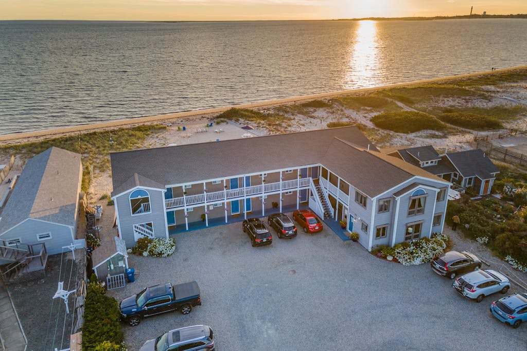 Oceanfront gem with amazing beach views, AC & WiFi - dogs welcome